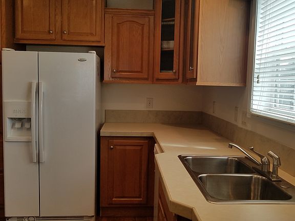 5th image of 18 Overland Dr