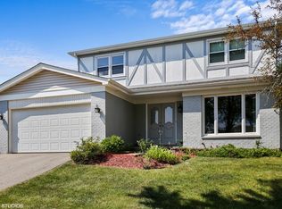 581 Applegate Ln, Lake Zurich, IL 60047