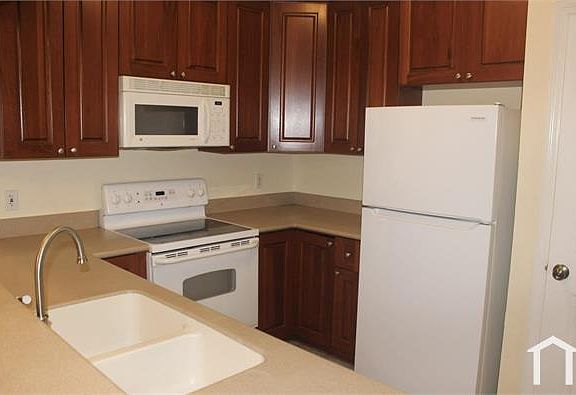 4th image of 1501 Crescent Hill Dr