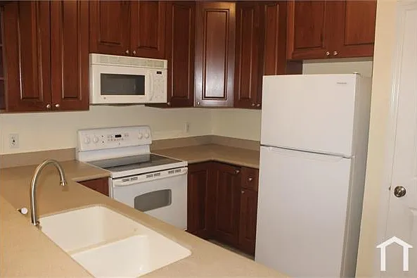 1501 Crescent Hill Dr — Photo 4
