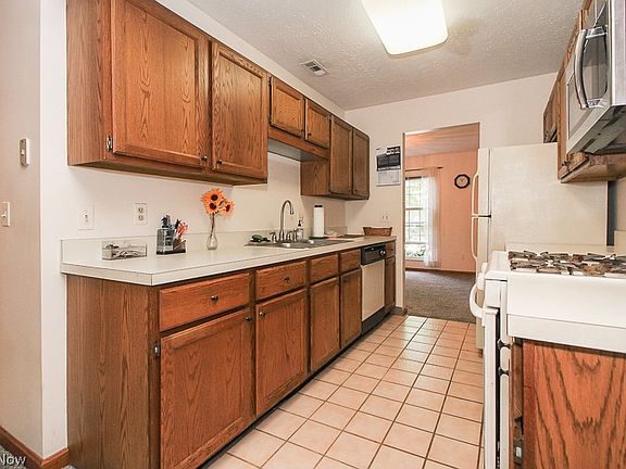 4th image of 2246 Pine Tree Ln #14