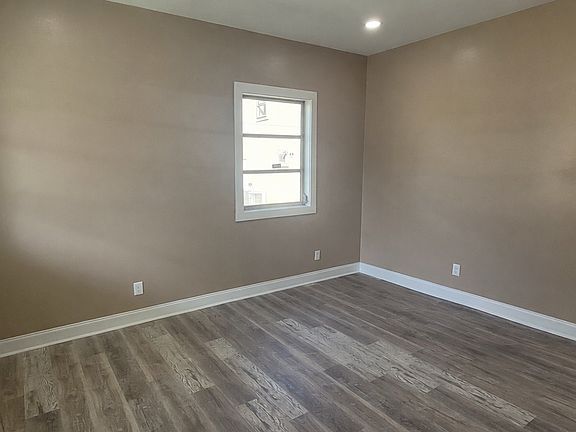 3rd image of 1208 Peachtree St