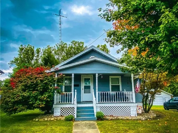 73 Ohio St SW, Navarre, OH 44662