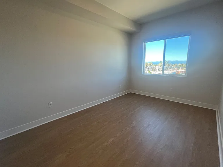 401 W Grand Ave #401 — Photo 9