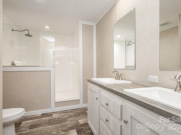 4th image of 1014 Wesbrooke Ct