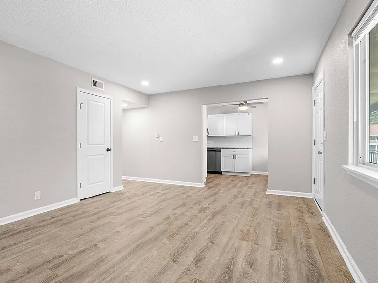 Stoneside Apartments — Photo 42