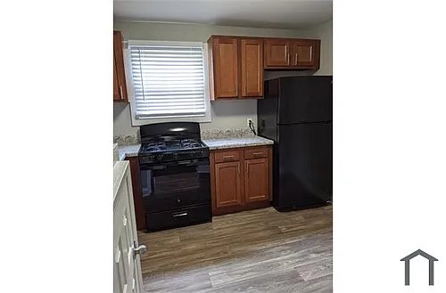 395 Linden Ave NE #1 Photo 1