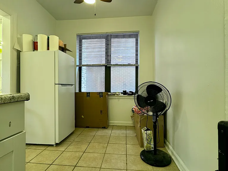 4350 N Ashland Ave — Photo 9