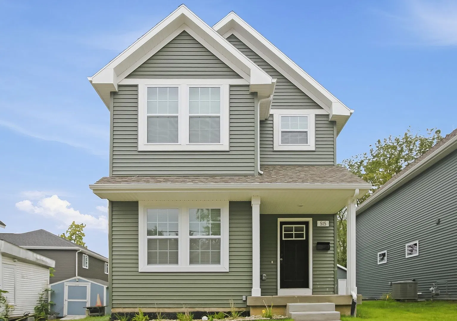 1 Month FREE Rent! Applied to Your First Full Month. Terms & Conditions Apply. — Photo 1