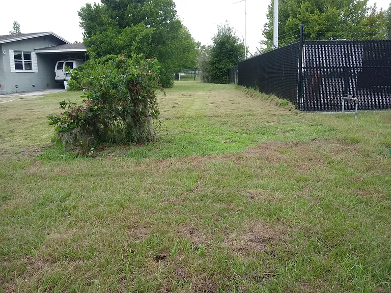 416 Sun Ct — Photo 9