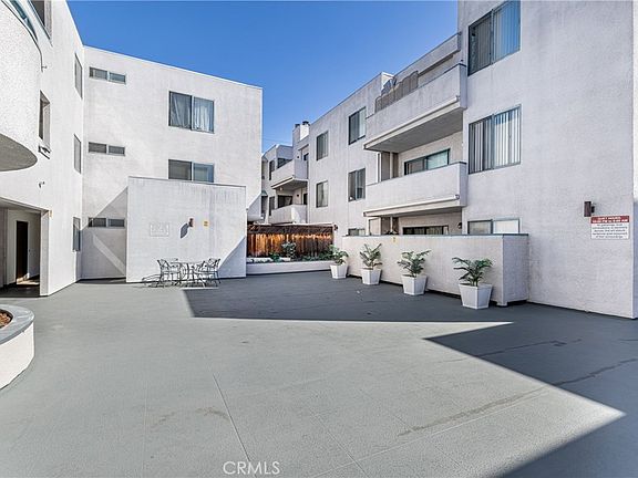 2nd image of 14610 Erwin St Unit 212