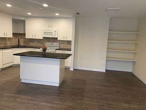 3rd image of 1112 Castilian Ct APT 103