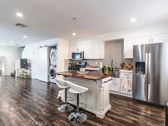 2nd image of 5124 Cahuenga Blvd #5124