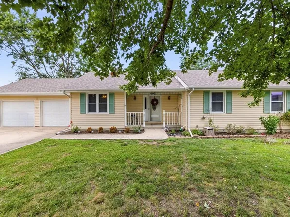 402 E 16th St, Kearney, MO 64060