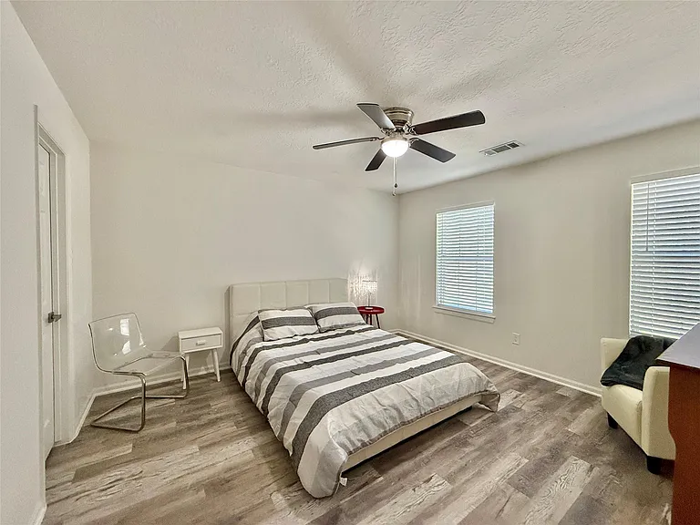 2 Twin Feather Pl — Photo 36