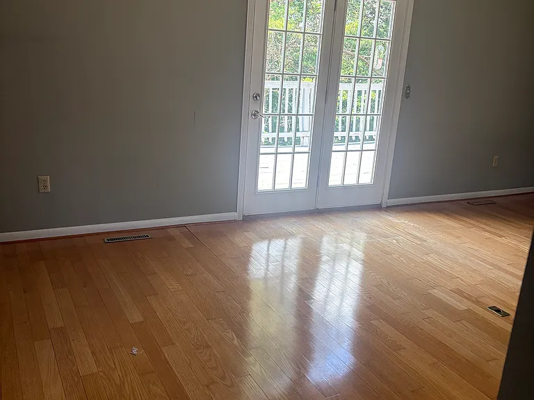 1317 Lancaster St — Photo 15