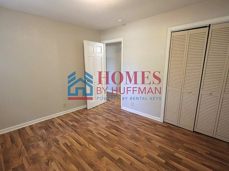 515 E Brumfield Ave — Photo 14