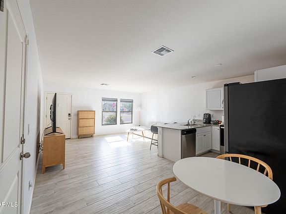 4th image of 122 E DEWEY Avenue