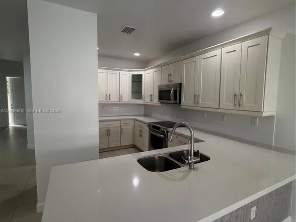 10461 NW 61st St, Doral, FL 33178