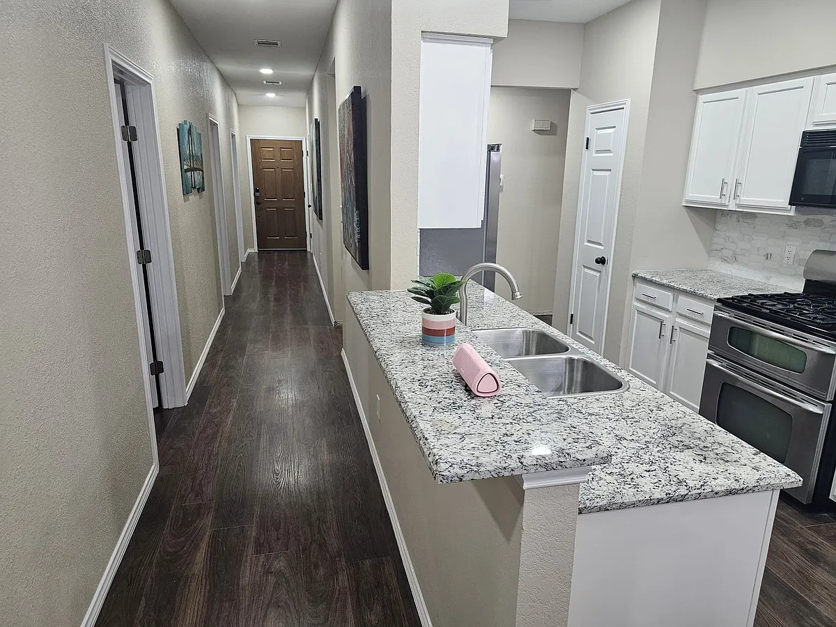 Entryway next to kitchen - 2806 Sabinal Trl