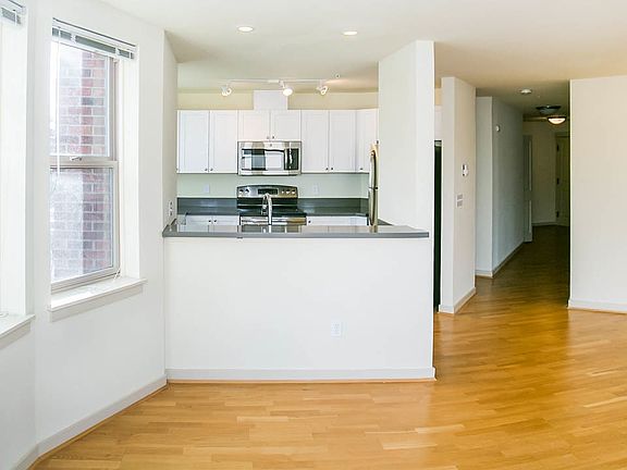 5th image of 1529 Queen Anne Ave N APT 406