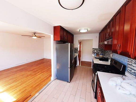 5th image of 30-96 32nd St #3