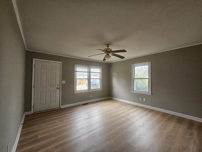 2427 Twin Ave — Photo 2
