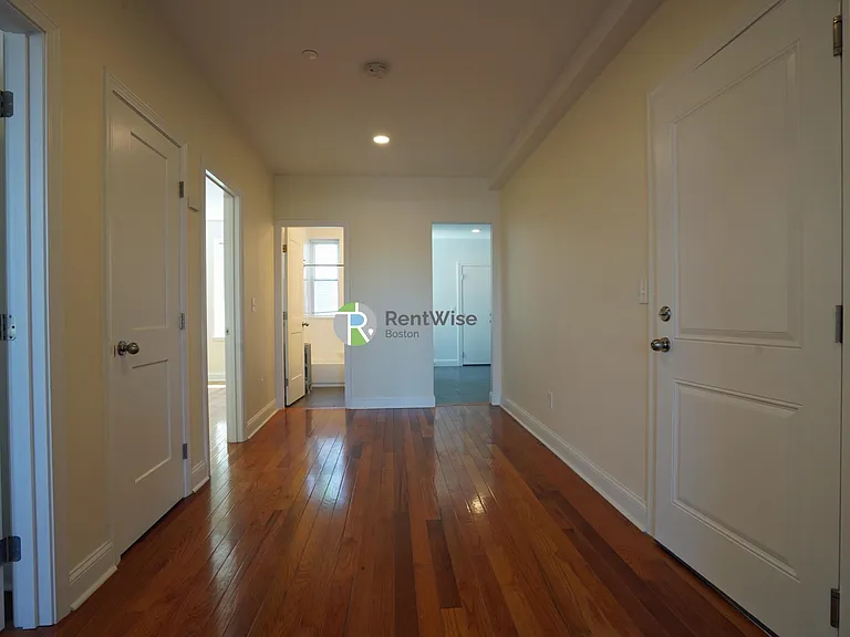 123 Sutherland Rd #P — Photo 8