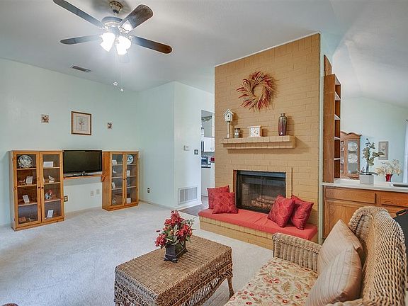 5th image of 2413 Goodrich St