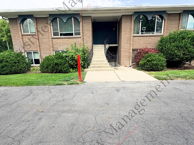 549 E Stringham Ave #B — Photo 1