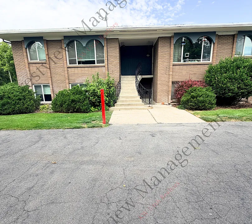 549 E Stringham Ave #B