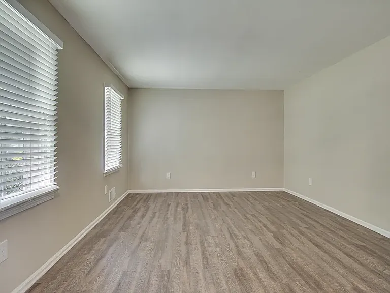 2416 Wood Hill Ln — Photo 14