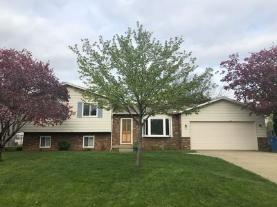 13285 Golden Cir, Fenton, MI, 48430