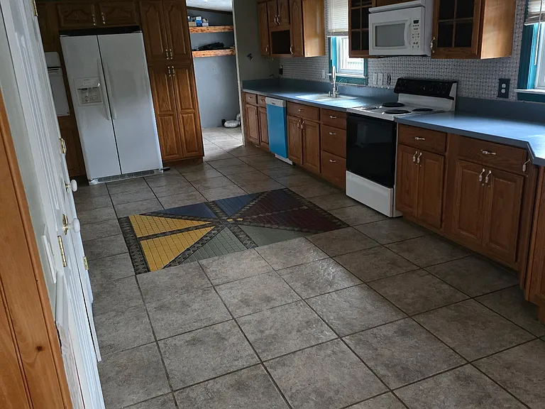 687 Logans Run Dr — Photo 18