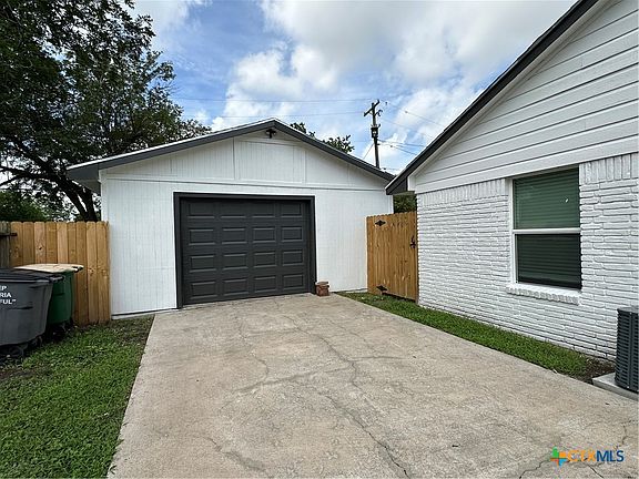 2nd image of 1607 Crockett Ave