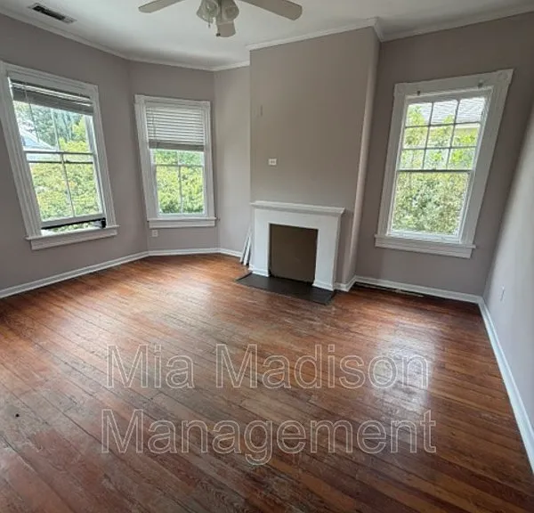 305 W 39th St — Photo 9