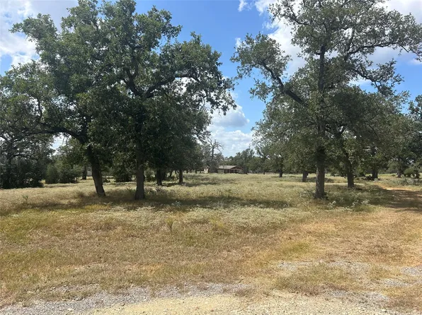 2238 Flash Cir, Luling, TX 78648