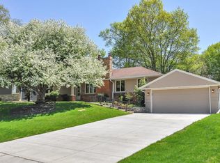 5217 61st St W, Edina, MN 55436