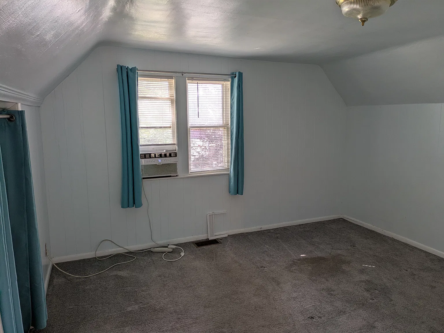 Studio, 300 sqft, $950 — Photo 2