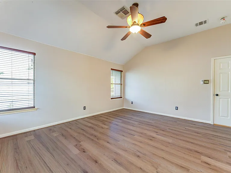 1223 Oak Canyon Ln — Photo 31