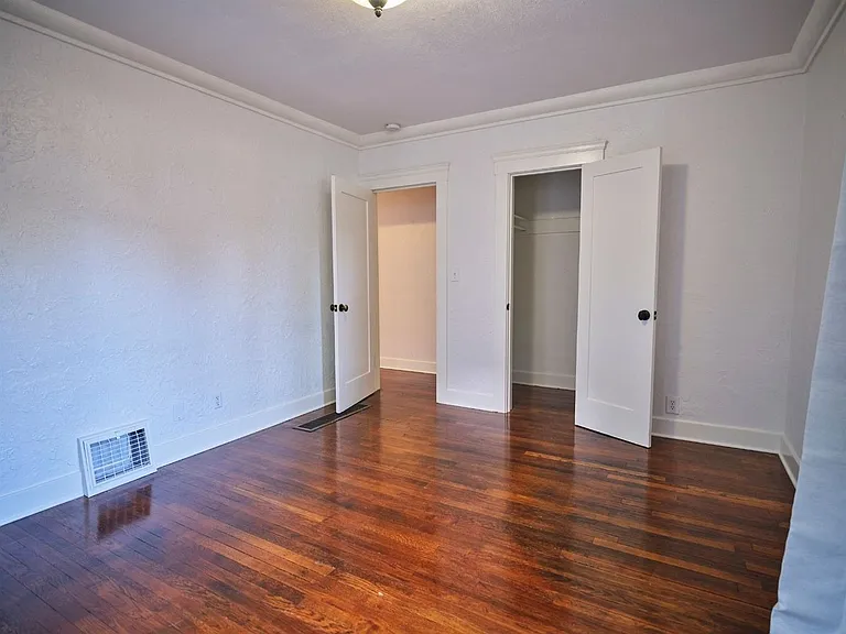 935 E Clinton Ave — Photo 25