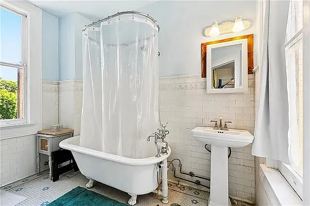 5 bed, 2800 sqft, $5,500 — Photo 3