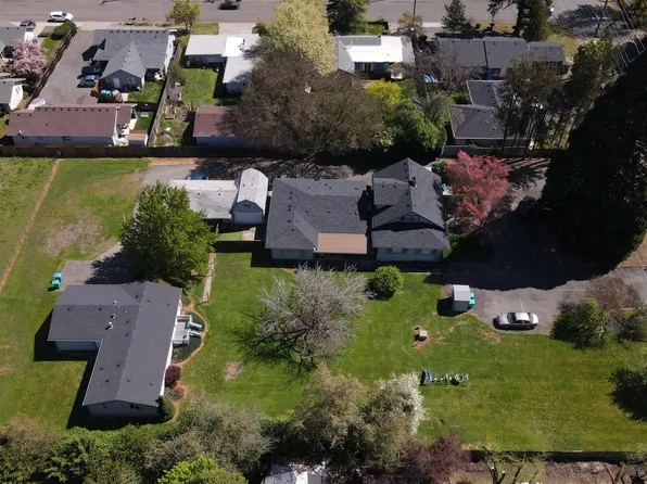 1290 Fruitdale Dr, Grants Pass, OR 97527