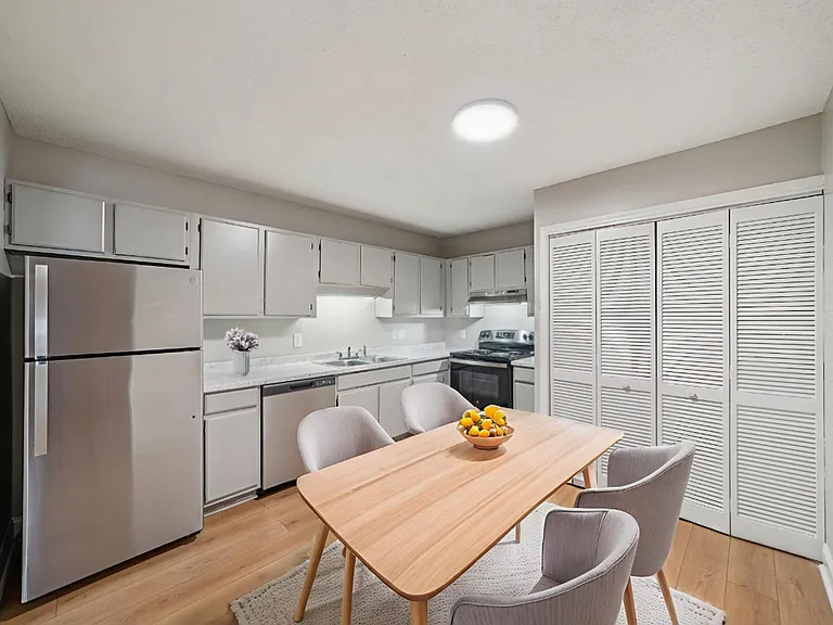 Valley Square Apartments — Photo 1