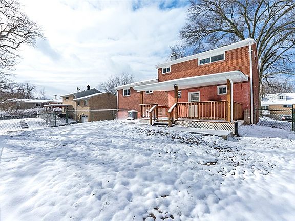 2nd image of 521 Saint Andrews Dr