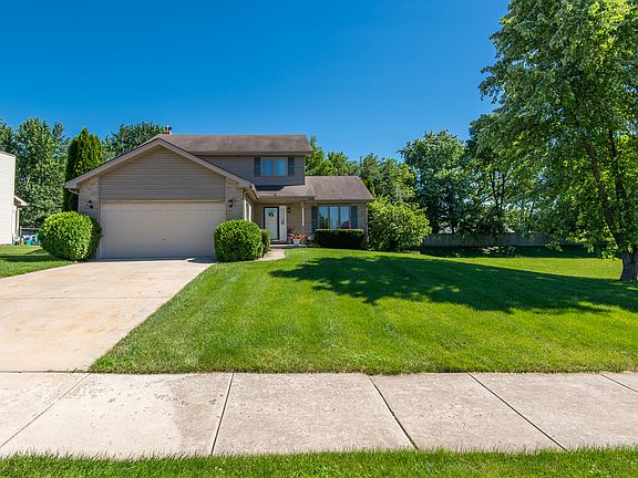 3rd image of 16733 W Saddlewood Dr