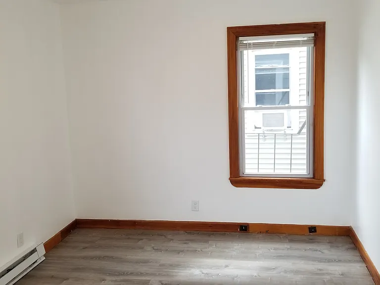  127 Burnside Ave 2ndFlr 2B/1B FreshPaint Spacious NewerFloors PetsOK — Photo 5