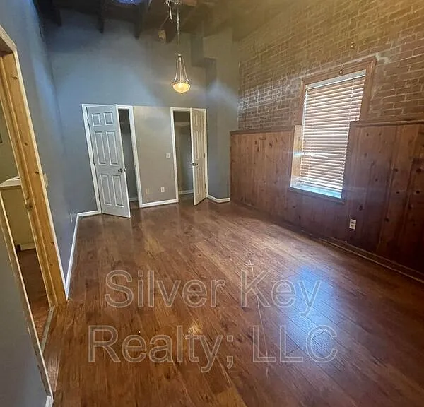 217 E Washington Ave #A — Photo 6