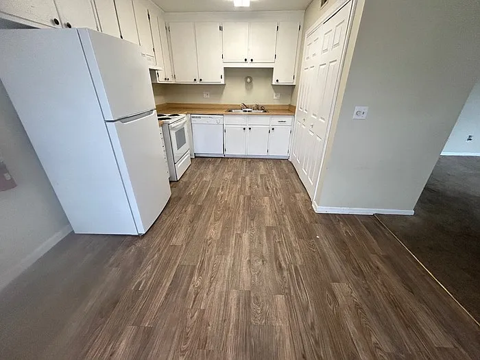2 bed, 1.0 bath, 800 sqft, $1,055 — Photo 3