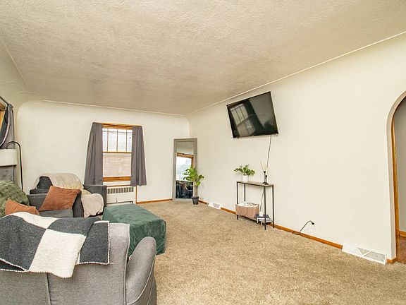 5th image of 709 Webb St